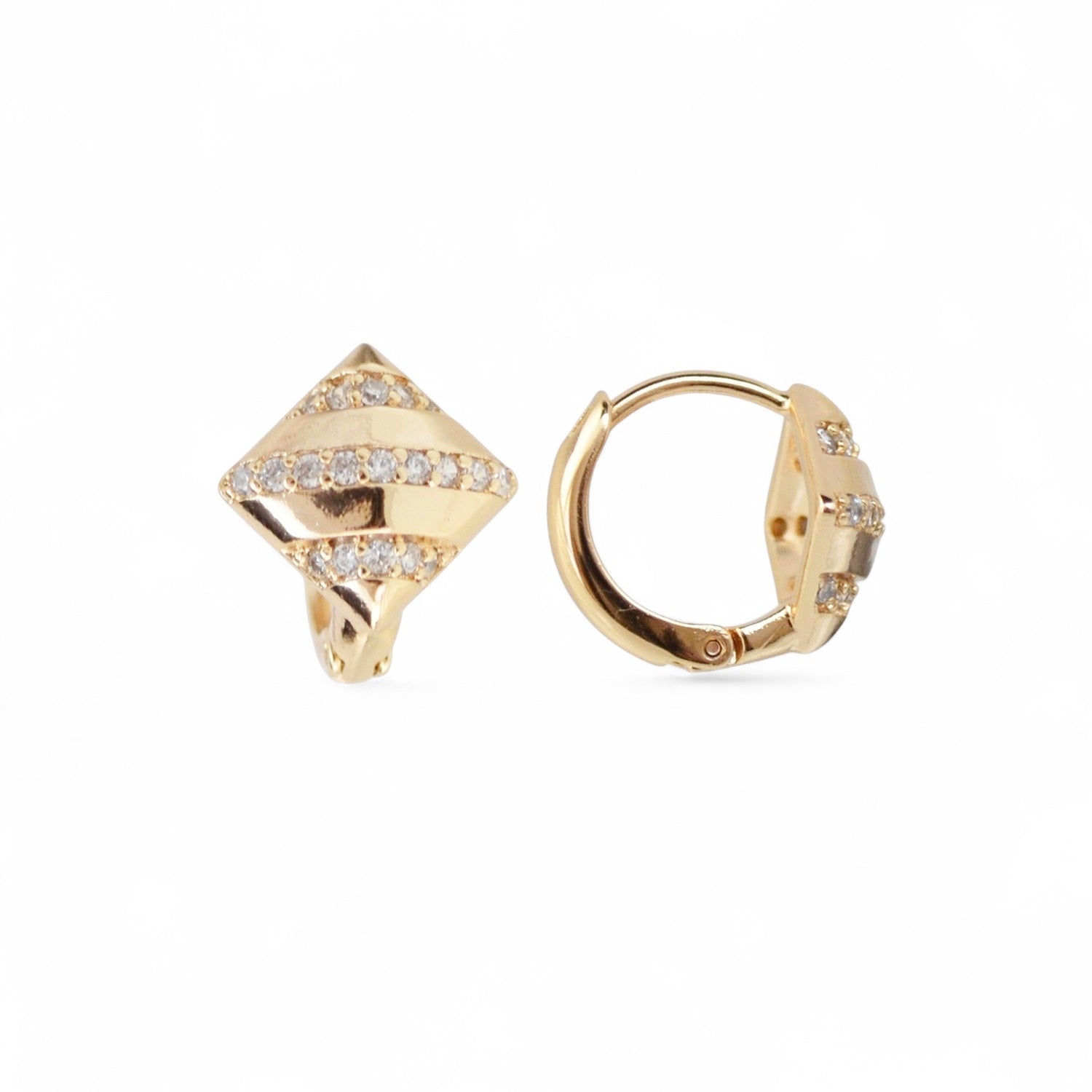 18k Gold Earrings: Classic Jewelry with Lasting Shine